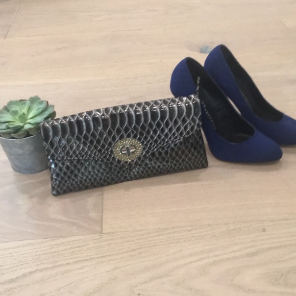 π HP β‘οΈ Black Faux Leather Reptile Clutch - Picture 1 of 5